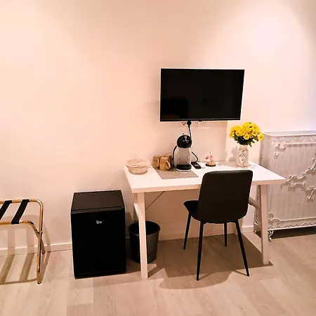 Virgy White בארי