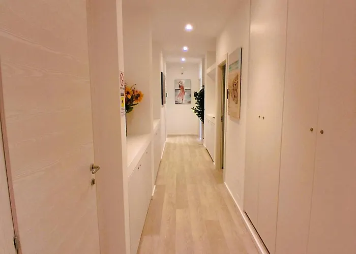 Virgy White 招待所 4*